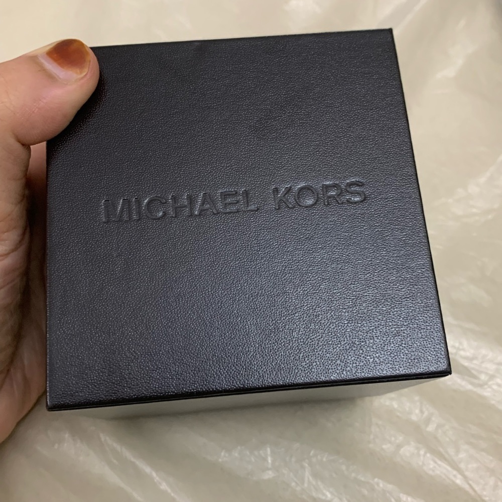 Needs battery- Michael Kors Rose gold watch Michael Kors darci pre-loved - Picture 10 of 10